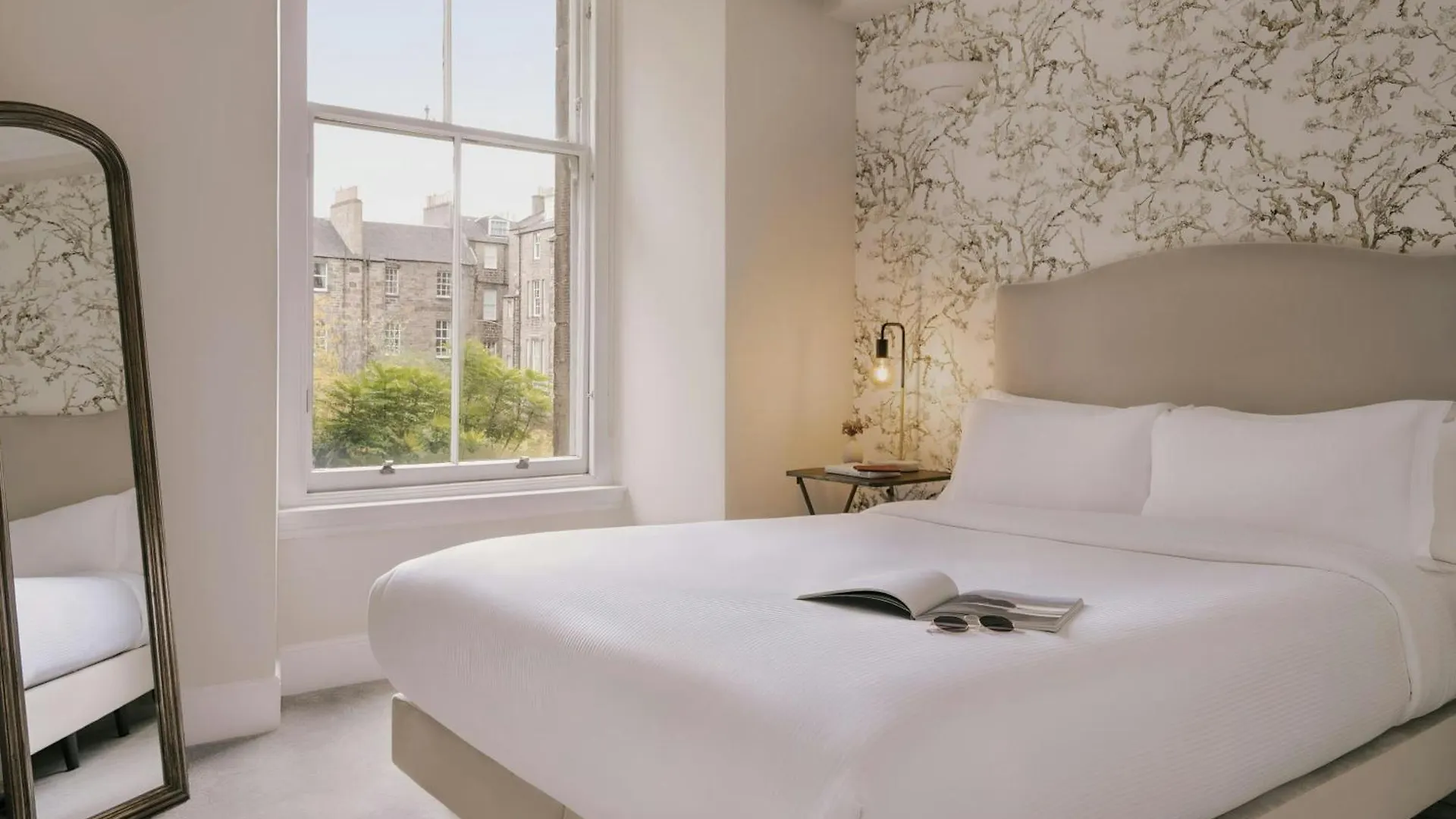 Sonder By Marriott Bonvoy Royal Garden Apartments New Town Edinburgh 4*,