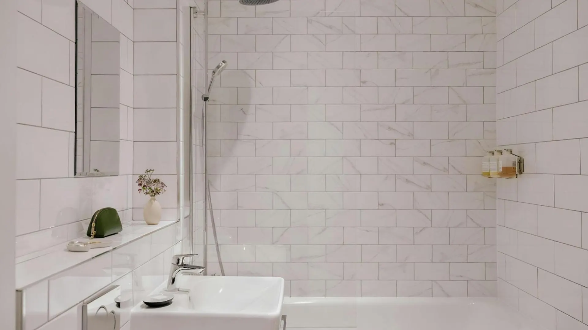 Sonder By Marriott Bonvoy Royal Garden Apartments New Town Edinburgh