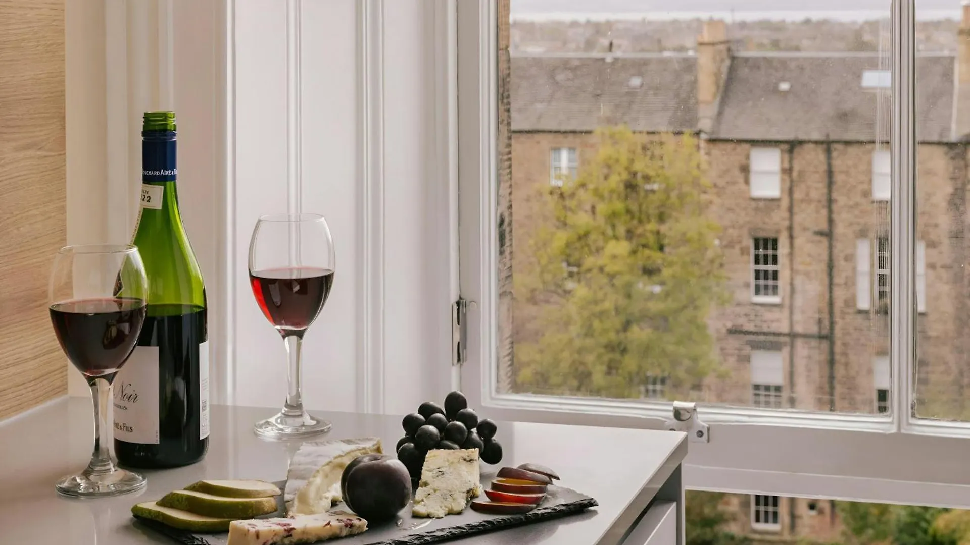 Sonder Royal Garden Apartments Edinburgh Aparthotel