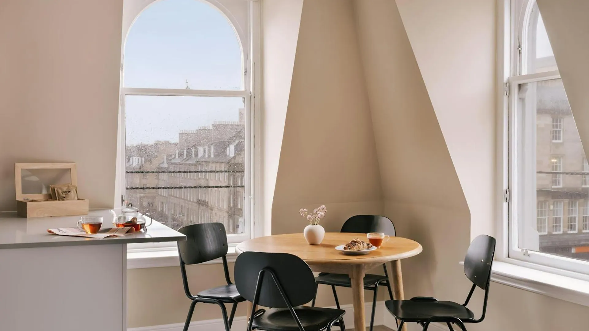 Sonder By Marriott Bonvoy Royal Garden Apartments New Town Edinburgh 4*,