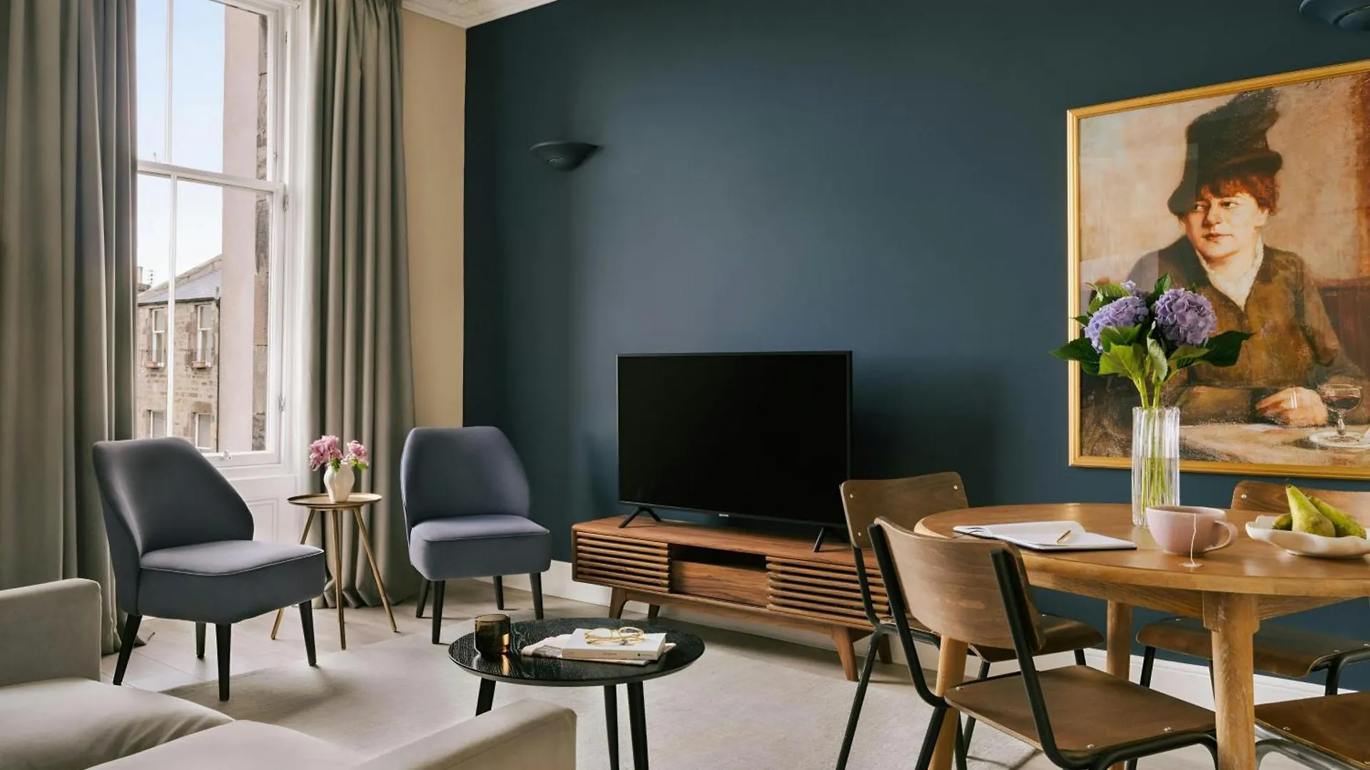 Sonder By Marriott Bonvoy Royal Garden Apartments New Town Edinburgh Apart Otel