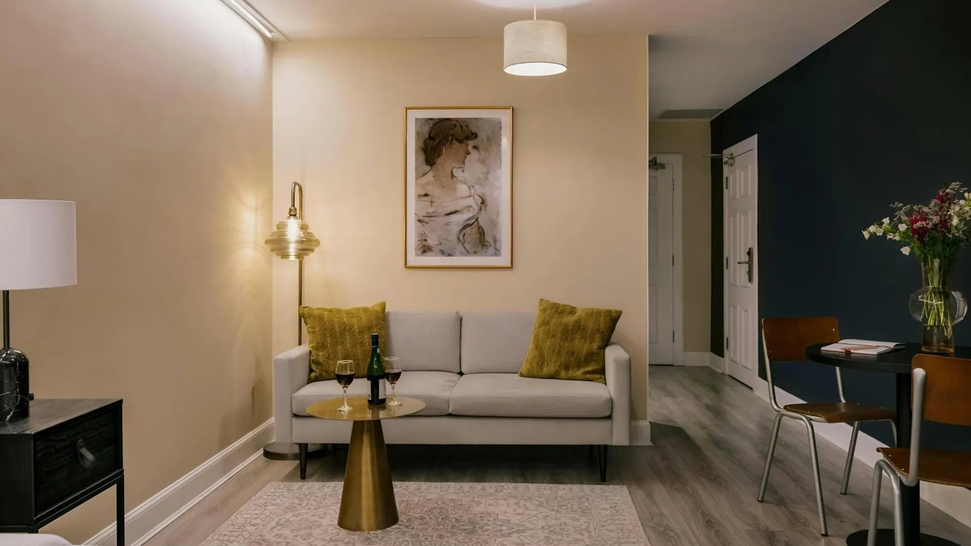 Sonder By Marriott Bonvoy Royal Garden Apartments New Town Edinburgh