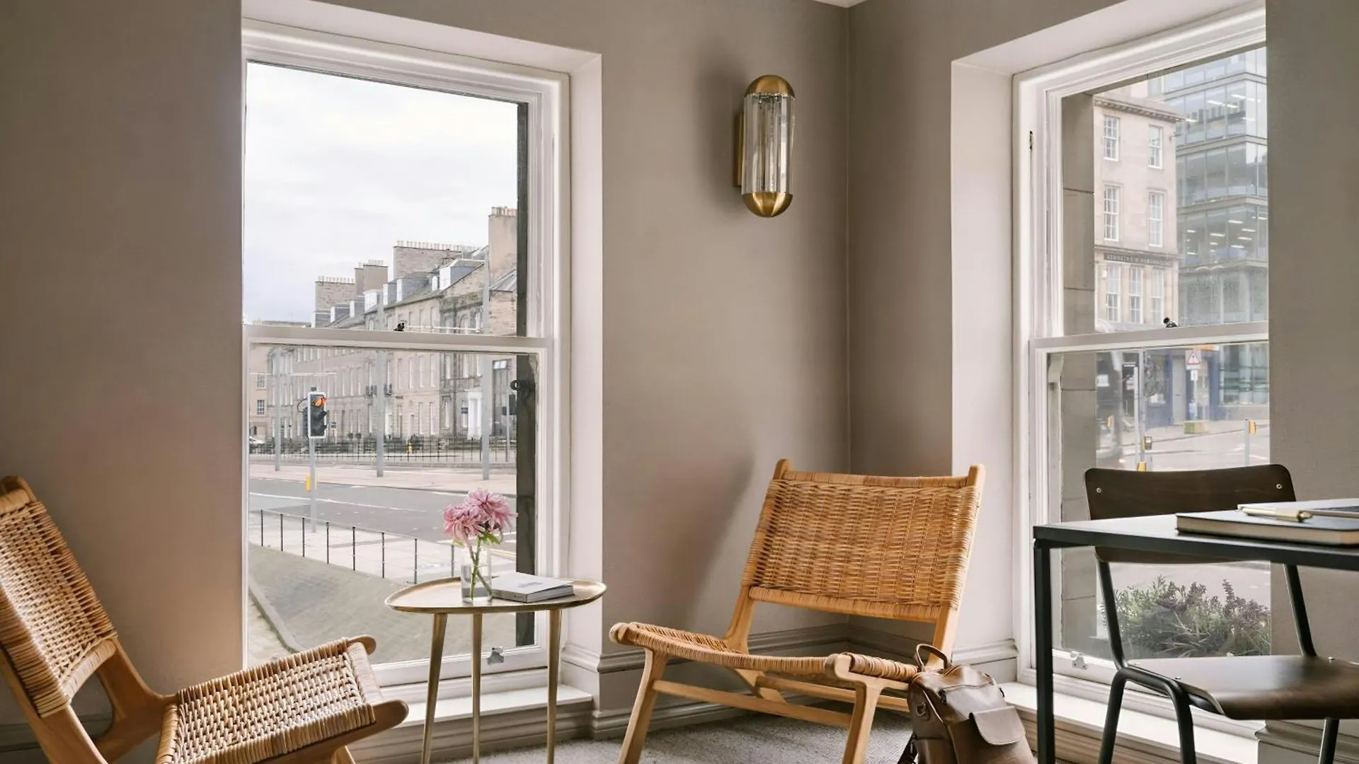 Sonder By Marriott Bonvoy Royal Garden Apartments New Town Edinburgh Apart Otel